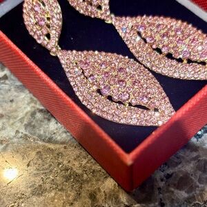 Elegant Pink/Rose Crystal Leaf Earrings. Beautiful Valentines 💘 gift! New!
